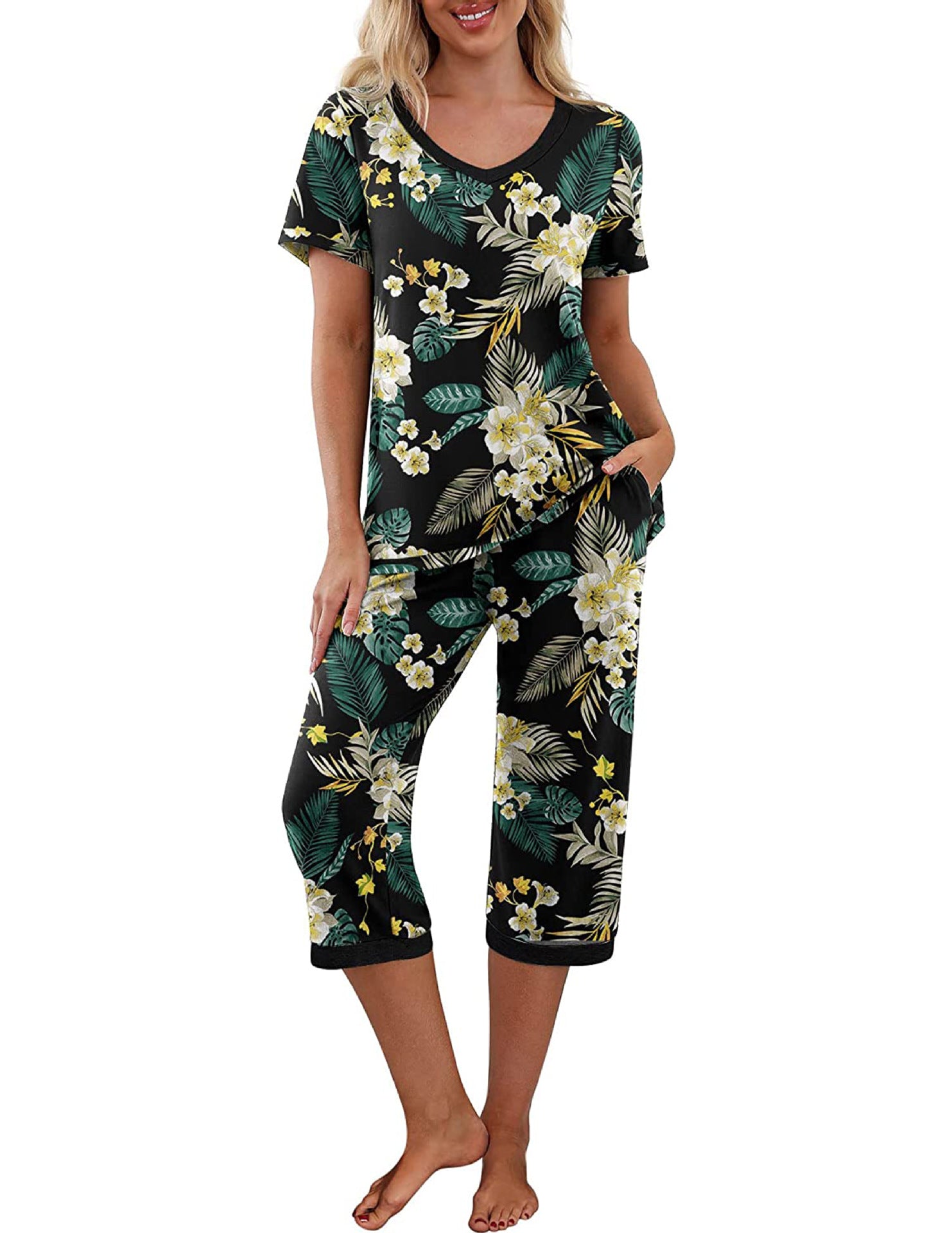 Women's Pajama Set Short Sleeve Shirt and Capri Pants Sleepwear Pjs Sets with Pockets