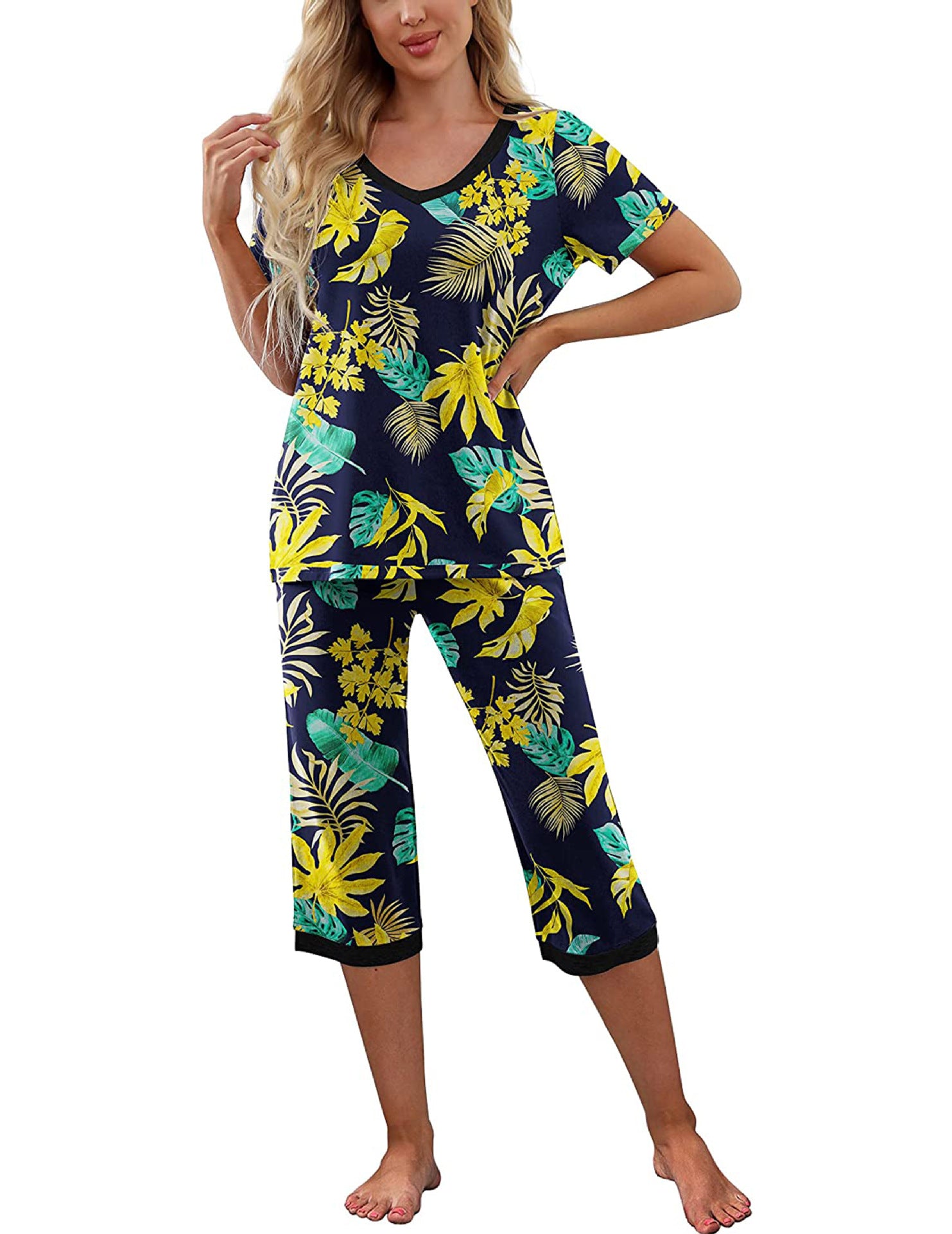 Women's Pajama Set Short Sleeve Shirt and Capri Pants Sleepwear Pjs Sets with Pockets